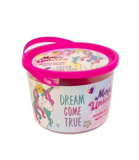 صورة صلصال وحيد القرن مع أدوات